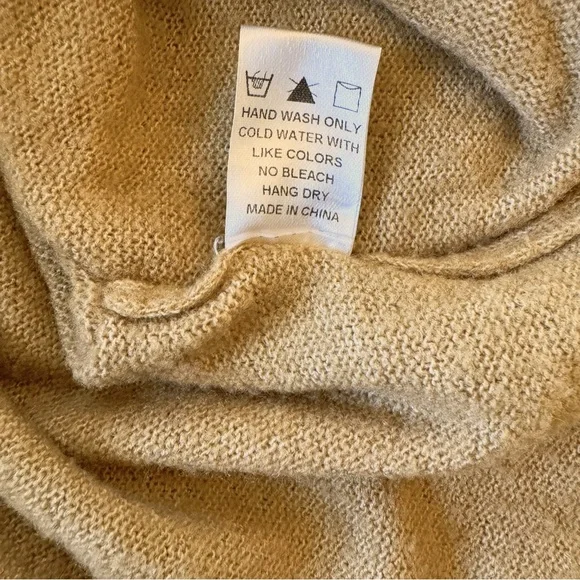 Dress Forum of Los Angeles oversized drop shoulder high low sweater size S - Picture 8 of 10